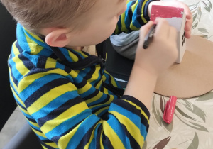 ZAJĄCZKOWE MIASTECZKO I MAGICZNE JAJO – Wielkanocne Warsztaty grupy X w Głodnie.