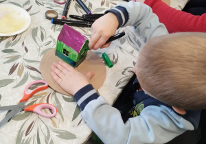 ZAJĄCZKOWE MIASTECZKO I MAGICZNE JAJO – Wielkanocne Warsztaty grupy X w Głodnie.