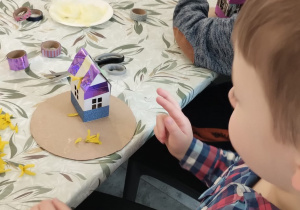 ZAJĄCZKOWE MIASTECZKO I MAGICZNE JAJO – Wielkanocne Warsztaty grupy X w Głodnie.