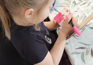 ZAJĄCZKOWE MIASTECZKO I MAGICZNE JAJO – Wielkanocne Warsztaty grupy X w Głodnie.