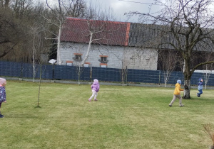 ZAJĄCZKOWE MIASTECZKO I MAGICZNE JAJO – Wielkanocne Warsztaty grupy X w Głodnie.