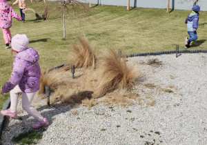 ZAJĄCZKOWE MIASTECZKO I MAGICZNE JAJO – Wielkanocne Warsztaty grupy X w Głodnie.