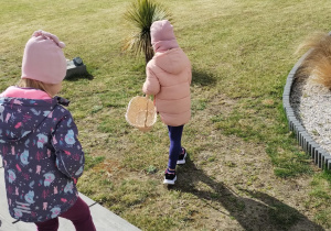 ZAJĄCZKOWE MIASTECZKO I MAGICZNE JAJO – Wielkanocne Warsztaty grupy X w Głodnie.