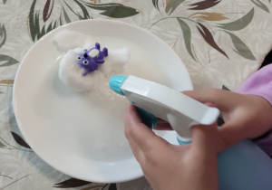 ZAJĄCZKOWE MIASTECZKO I MAGICZNE JAJO – Wielkanocne Warsztaty grupy X w Głodnie.