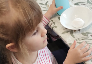 ZAJĄCZKOWE MIASTECZKO I MAGICZNE JAJO – Wielkanocne Warsztaty grupy X w Głodnie.