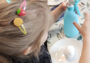 ZAJĄCZKOWE MIASTECZKO I MAGICZNE JAJO – Wielkanocne Warsztaty grupy X w Głodnie.