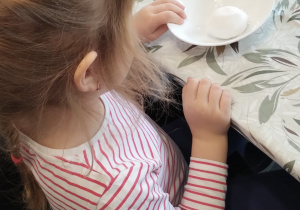 ZAJĄCZKOWE MIASTECZKO I MAGICZNE JAJO – Wielkanocne Warsztaty grupy X w Głodnie.