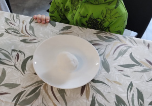 ZAJĄCZKOWE MIASTECZKO I MAGICZNE JAJO – Wielkanocne Warsztaty grupy X w Głodnie.