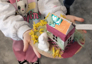 ZAJĄCZKOWE MIASTECZKO I MAGICZNE JAJO – Wielkanocne Warsztaty grupy X w Głodnie.