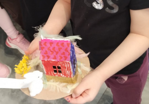 ZAJĄCZKOWE MIASTECZKO I MAGICZNE JAJO – Wielkanocne Warsztaty grupy X w Głodnie.