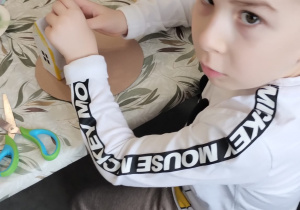 ZAJĄCZKOWE MIASTECZKO I MAGICZNE JAJO – Wielkanocne Warsztaty grupy X w Głodnie.