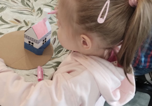 ZAJĄCZKOWE MIASTECZKO I MAGICZNE JAJO – Wielkanocne Warsztaty grupy X w Głodnie.