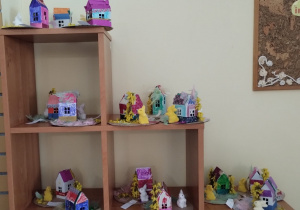 ZAJĄCZKOWE MIASTECZKO I MAGICZNE JAJO – Wielkanocne Warsztaty grupy X w Głodnie.