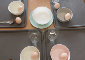 ,,Eksperymenty z jajkiem” - Wielkanocne warsztaty z KidsLab w grupie V