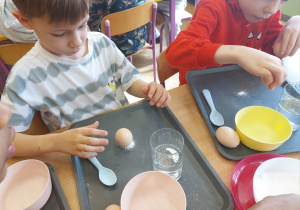 ,,Eksperymenty z jajkiem” - Wielkanocne warsztaty z KidsLab w grupie V
