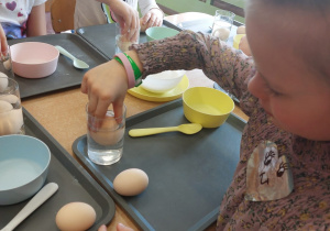 ,,Eksperymenty z jajkiem” - Wielkanocne warsztaty z KidsLab w grupie V