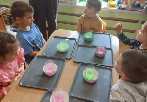 ,,Eksperymenty z jajkiem” - Wielkanocne warsztaty z KidsLab w grupie V