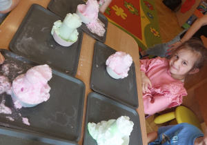 ,,Eksperymenty z jajkiem” - Wielkanocne warsztaty z KidsLab w grupie V