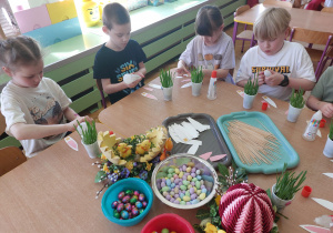 ,,Eksperymenty z jajkiem” - Wielkanocne warsztaty z KidsLab w grupie V