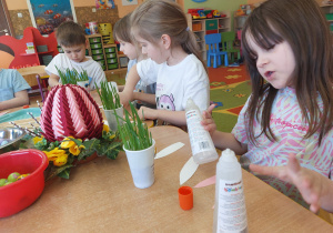 ,,Eksperymenty z jajkiem” - Wielkanocne warsztaty z KidsLab w grupie V