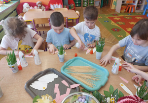 ,,Eksperymenty z jajkiem” - Wielkanocne warsztaty z KidsLab w grupie V