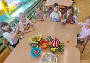 ,,Eksperymenty z jajkiem” - Wielkanocne warsztaty z KidsLab w grupie V