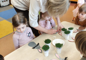 Wielkanocne zabawy plastyczne w grupie IX