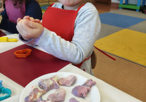 Wielkanocne zabawy plastyczne w grupie IX