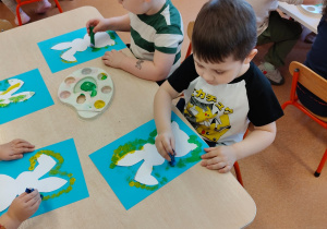 Wielkanocne zabawy plastyczne w grupie IX