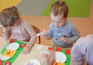 Wielkanocne zabawy plastyczne w grupie IX