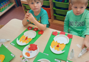 Wielkanocne zabawy plastyczne w grupie IX