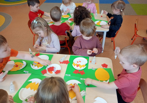 Wielkanocne zabawy plastyczne w grupie IX