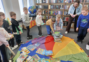 ,,Spotkanie z Książką” – Wycieczka do Biblioteki grupy IV i V
