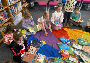 ,,Spotkanie z Książką” – Wycieczka do Biblioteki grupy IV i V