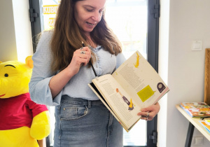 Miłe odwiedziny w Gninie Krzymów, czyli wycieczka do Urzędu Gminy oraz Gminnej Biblioteki Publicznej- gr. XI i XII