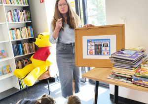 Miłe odwiedziny w Gninie Krzymów, czyli wycieczka do Urzędu Gminy oraz Gminnej Biblioteki Publicznej- gr. XI i XII