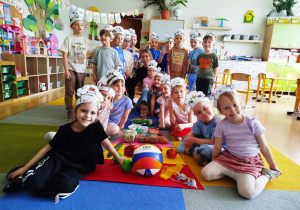 „Rodzinna porcja zdrowia”- czyli spotkanie w gr. XII z mamusią Antosi, mamusią Jasia i babcią Jaśminki