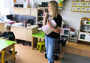 „Rodzinna porcja zdrowia”- czyli spotkanie w gr. XII z mamusią Antosi, mamusią Jasia i babcią Jaśminki
