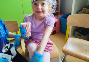„Rodzinna porcja zdrowia”- czyli spotkanie w gr. XII z mamusią Antosi, mamusią Jasia i babcią Jaśminki