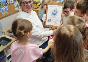 „Rodzinna porcja zdrowia”- czyli spotkanie w gr. XII z mamusią Antosi, mamusią Jasia i babcią Jaśminki