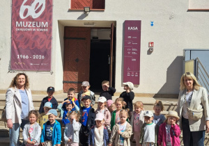 Wycieczka maluszków z grupy IX do Muzeum Okręgowego w Koninie
