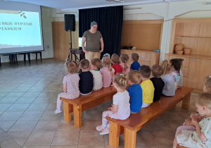 Wycieczka maluszków z grupy IX do Muzeum Okręgowego w Koninie