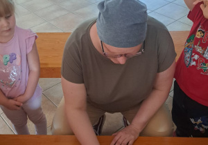 Wycieczka maluszków z grupy IX do Muzeum Okręgowego w Koninie