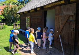 Wycieczka maluszków z grupy IX do Muzeum Okręgowego w Koninie