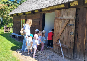Wycieczka maluszków z grupy IX do Muzeum Okręgowego w Koninie