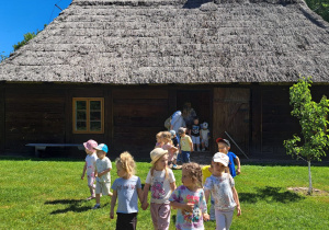 Wycieczka maluszków z grupy IX do Muzeum Okręgowego w Koninie