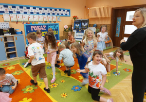 ,,Pokaz Mody Pluszaków w Dniu Dziecka”- grupa V