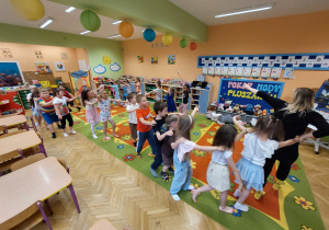 ,,Pokaz Mody Pluszaków w Dniu Dziecka”- grupa V