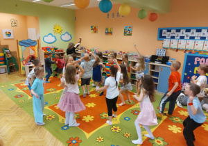 ,,Pokaz Mody Pluszaków w Dniu Dziecka”- grupa V