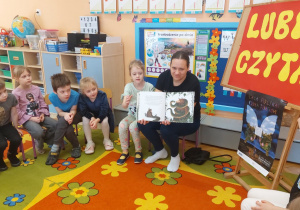 Projekt edukacyjno – czytelniczy ,,Lubimy czytać” pod hasłem ,,Książka przyjacielem dziecka” z udziałem rodziców grupy V